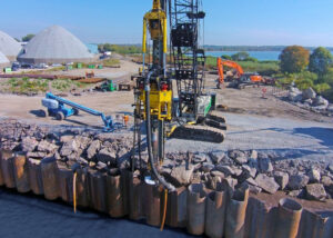 Photo with the combi-wall instalation at the Port of Oshawa